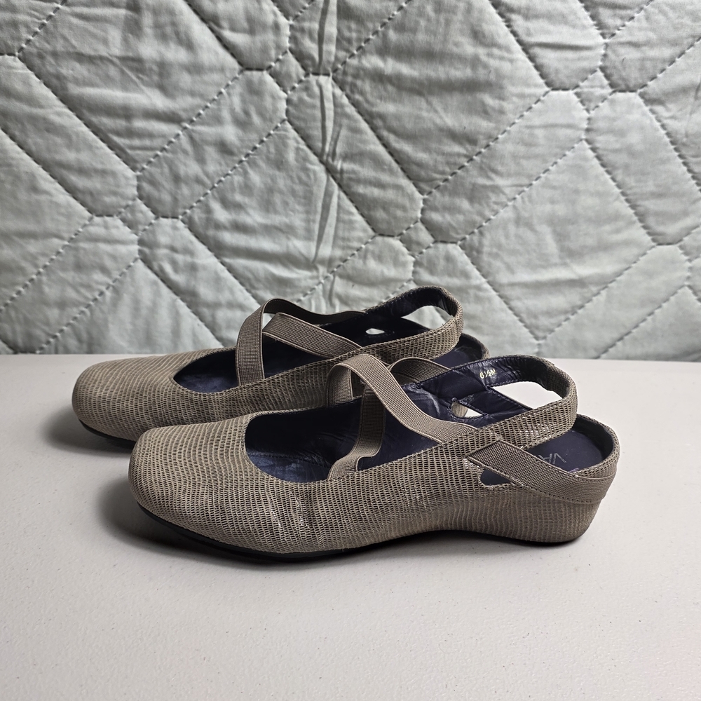 Vaneli Womens Marjory Sling Back Taupe Wedge Sandals Ballet Sandals Sz 6.5M